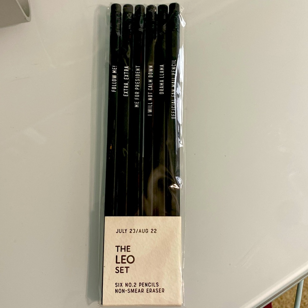 Leo Pencil Set